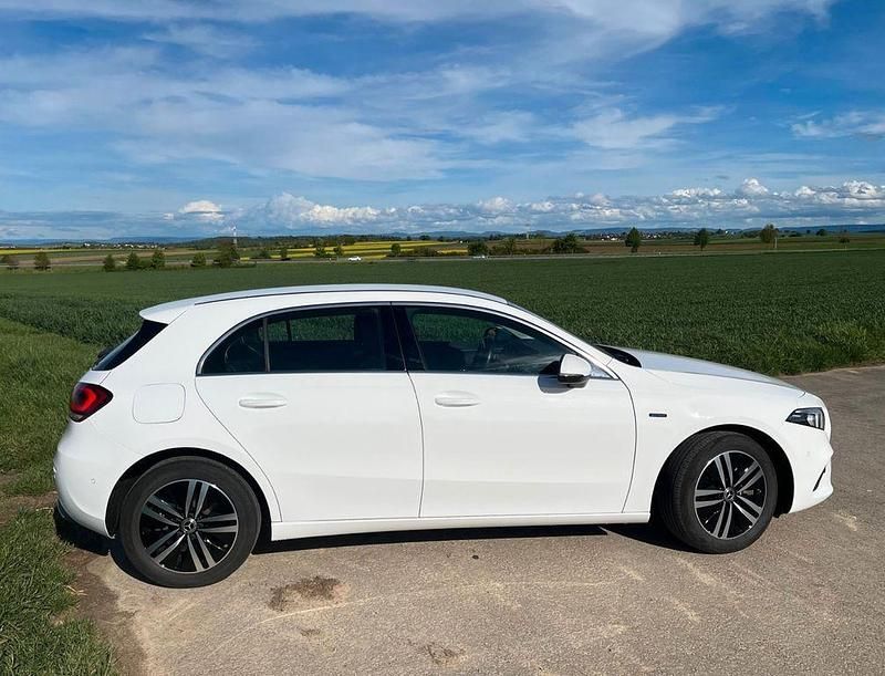 Gebraucht Mercedes A250 Advanced 218 PS (160 kW) 2021 Weiß Limousine