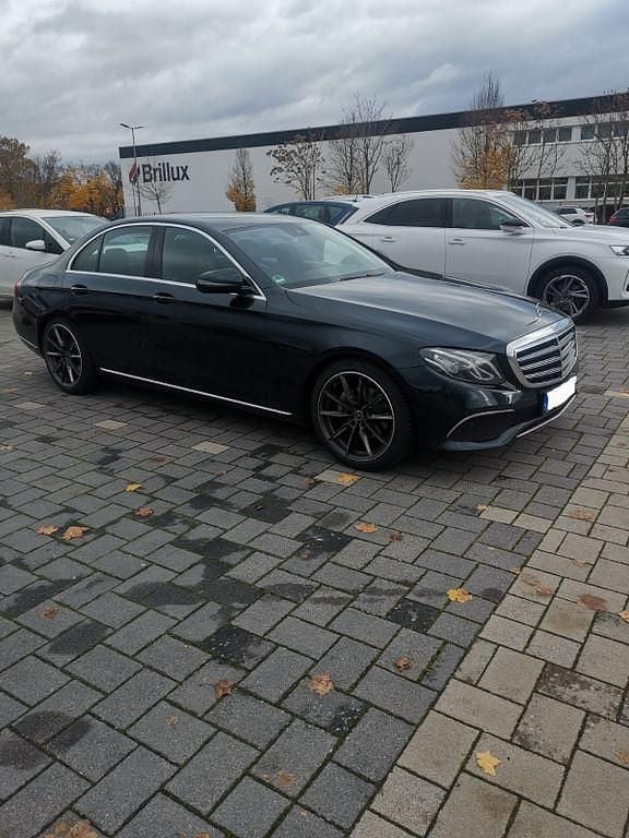 Grün Gebraucht 2016 Mercedes E200 Exclusive Limousine | 18.500 € (Guter Preis) - Bild 1/4