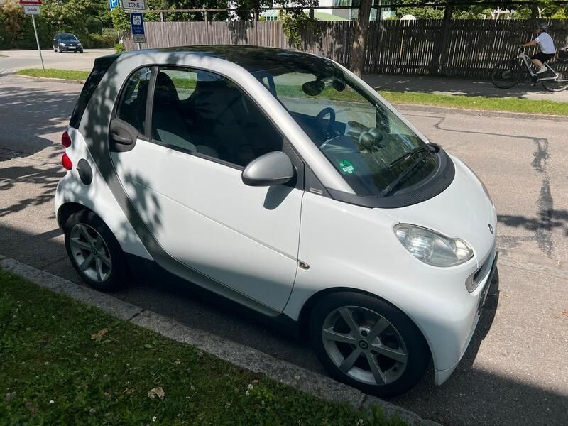 Weiß Gebraucht 2009 Smart ForTwo Coupé Passion Coupé | 3.200 € (Fairer Preis) - Bild 1/4