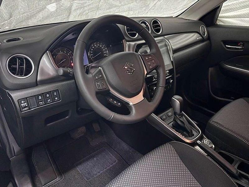 Neu Suzuki Vitara Comfort 110 PS (80 kW) 2025 Savannah ivory / cosmic black SUV