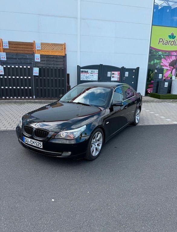 Schwarz Gebraucht 2009 BMW 525 Limousine | 5.300 € (Fairer Preis) - Bild 1/4