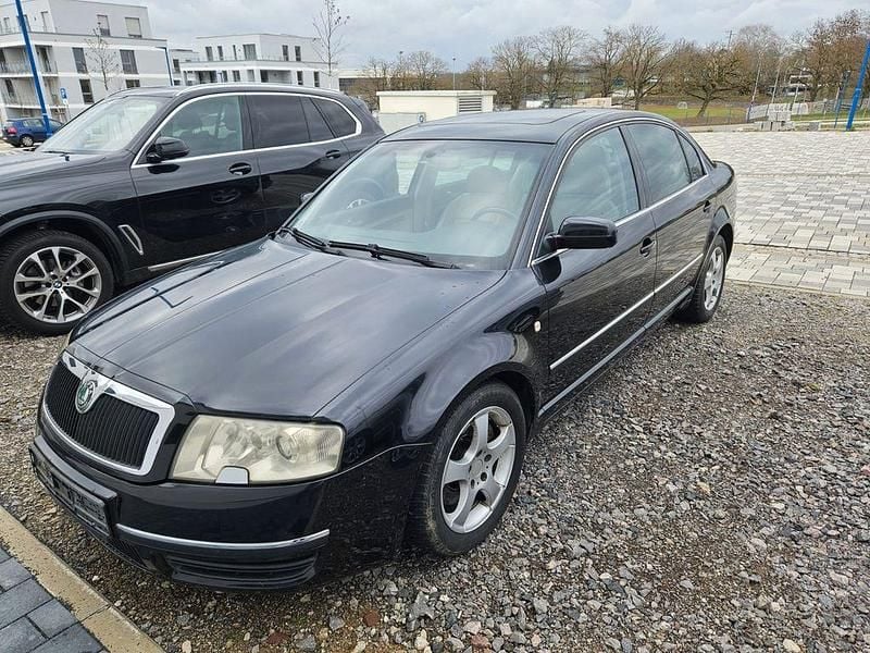 Schwarz Gebraucht 2004 Skoda Superb Limousine | 2.000 € (Superpreis) - Bild 1/4