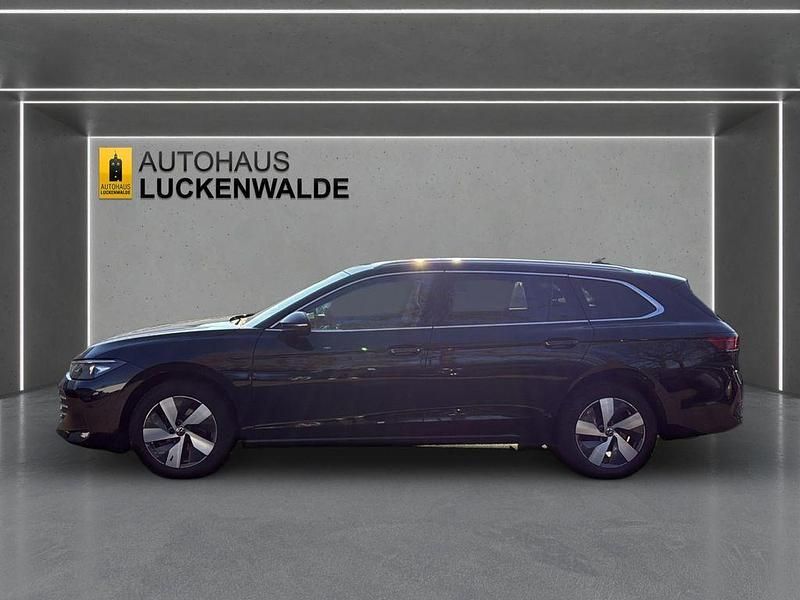 Gebraucht VW Passat IQ Drive 150 PS (110 kW) 2024 Schwarz Kombi