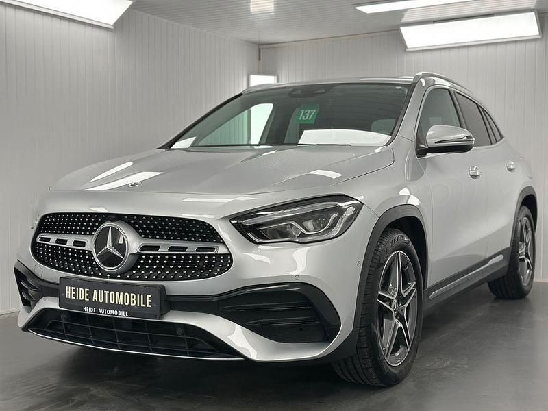 Silber Gebraucht 2020 Mercedes GLA180 Sport SUV | 31.990 € (Etwas zu teuer) - Bild 1/4