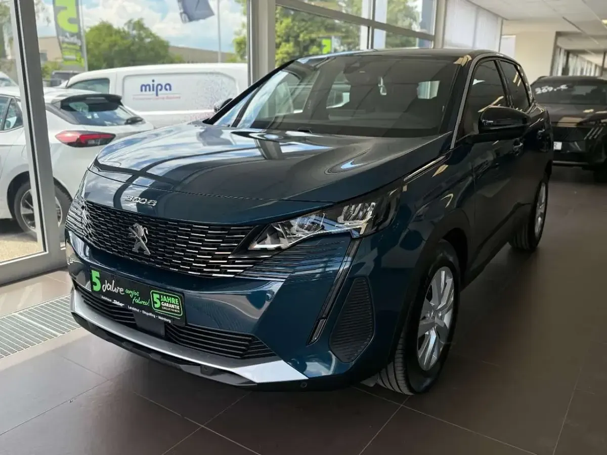 Gebraucht Peugeot 3008 Active 136 PS (100 kW) 2024 Lackierung blau celebes/metall SUV