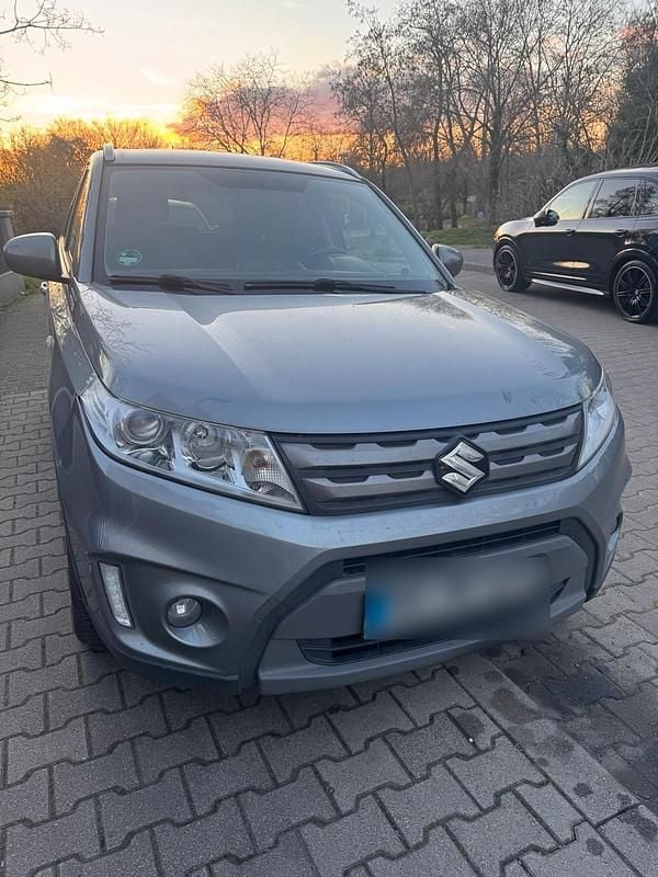 Gebraucht Suzuki Vitara 120 PS (88 kW) 2017 Silber SUV