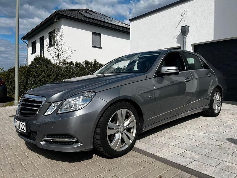 Gebraucht Mercedes E220 Avantgarde 170 PS (125 kW) 2011 Grau Limousine
