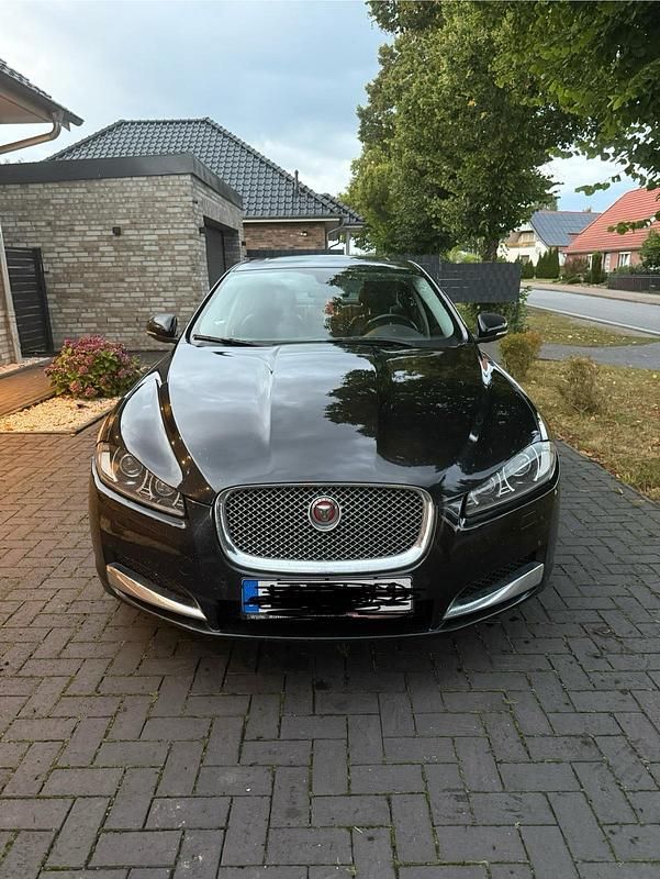 Schwarz Gebraucht 2015 Jaguar XF Limousine | 9.999 € (Fairer Preis) - Bild 1/4