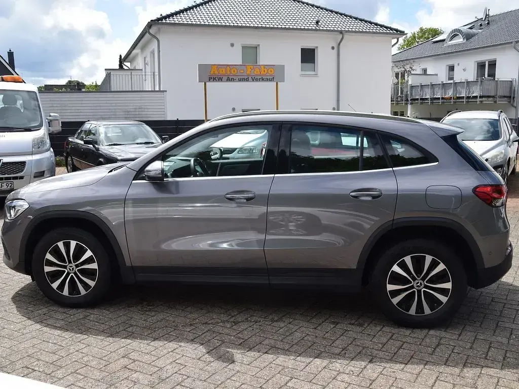 Gebraucht Mercedes GLA200 Style 150 PS (110 kW) 2022 Grau SUV