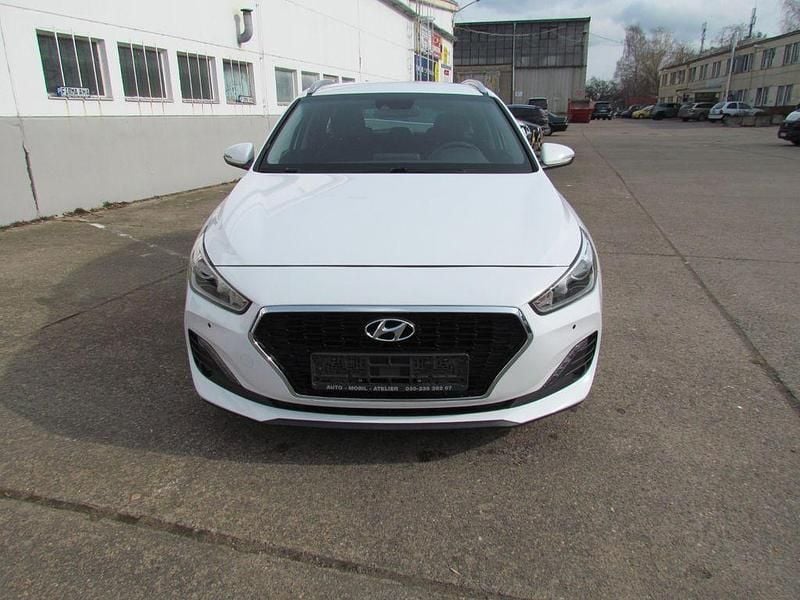 Weiß Gebraucht 2020 Hyundai i30 Trend Kombi | 14.900 € (Guter Preis) - Bild 1/4