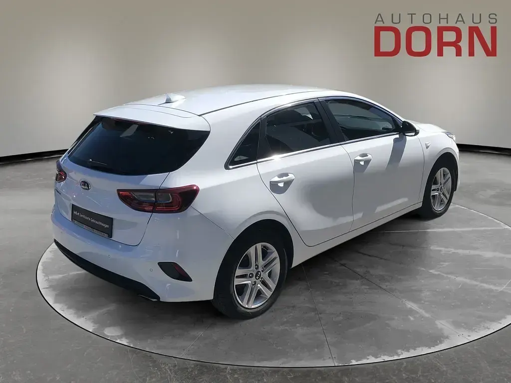 Gebraucht Kia Ceed Comfort 140 PS (102 kW) 2021 Carraraweiss Kleinwagen