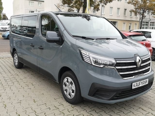 Gebraucht Renault Trafic Life 110 PS (80 kW) 2023 Schwarz Van / Kleinbus