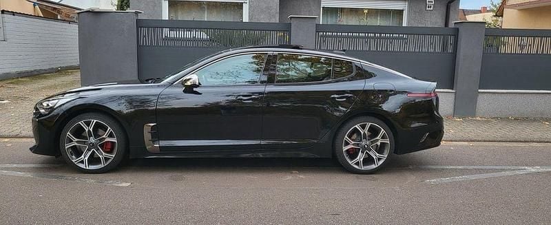 Schwarz Gebraucht 2017 Kia Stinger GT-Line Kleinwagen | 19.890 € - Bild 1/4