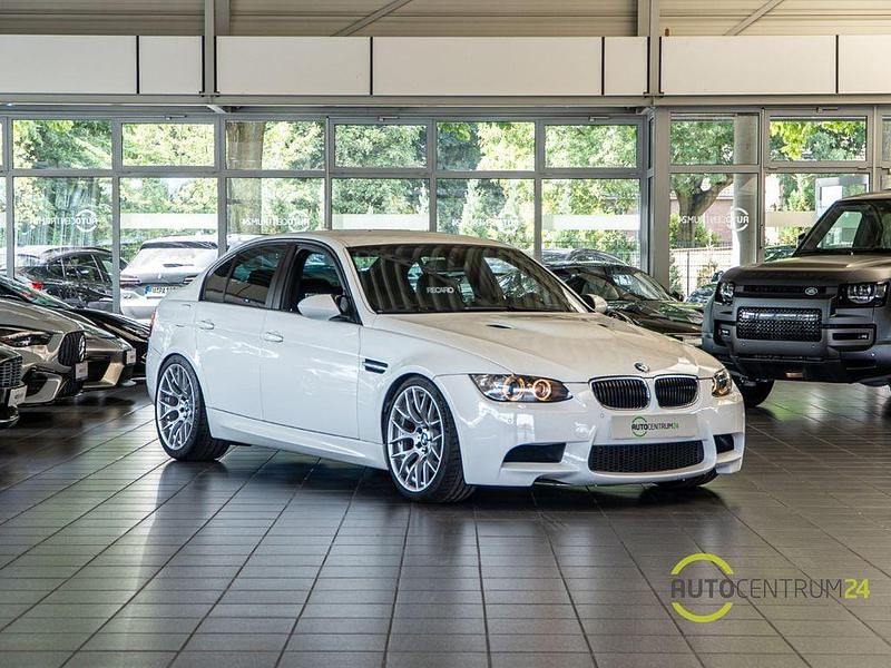 Weiss Gebraucht 2009 BMW M3 M Performance Limousine | 59.490 € - Bild 1/4