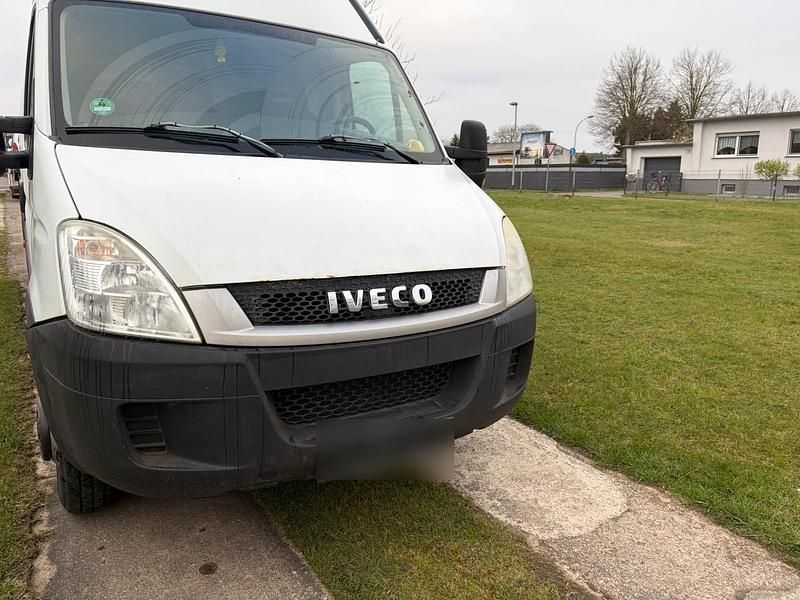 Gebraucht Iveco Daily 126 PS (92 kW) 2010 Weiß Van / Kleinbus