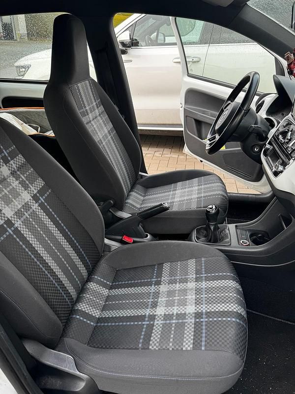 Gebraucht VW up! 60 PS (44 kW) 2016 Weiß Kleinwagen