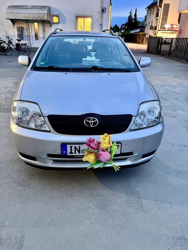 Grau Gebraucht 2002 Toyota Corolla Kombi | 3.800 € (Fairer Preis) - Bild 1/4