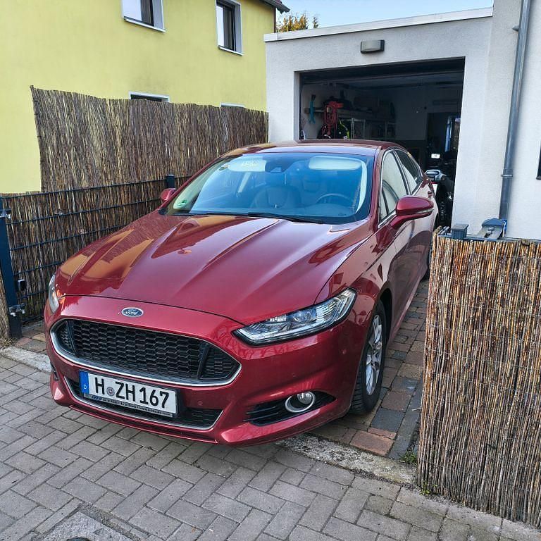 Gebraucht Ford Mondeo Titanium 150 PS (110 kW) 2015 Rot Limousine