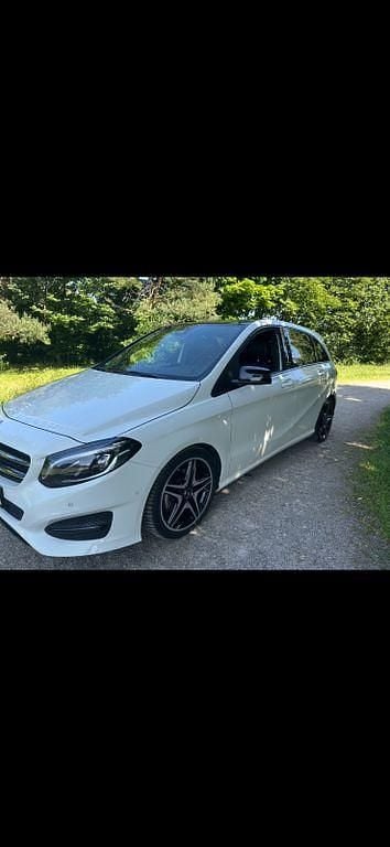 Weiß Gebraucht 2015 Mercedes B220 Night Van / Kleinbus | 16.500 € (Fairer Preis) - Bild 1/4