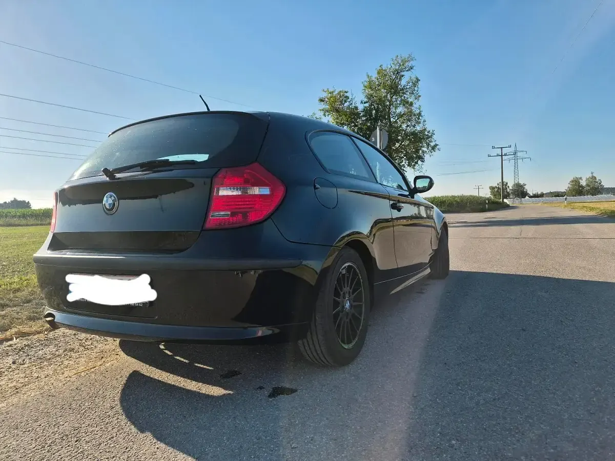 Gebraucht BMW 116 116 PS (85 kW) 2010 Schwarz Kleinwagen