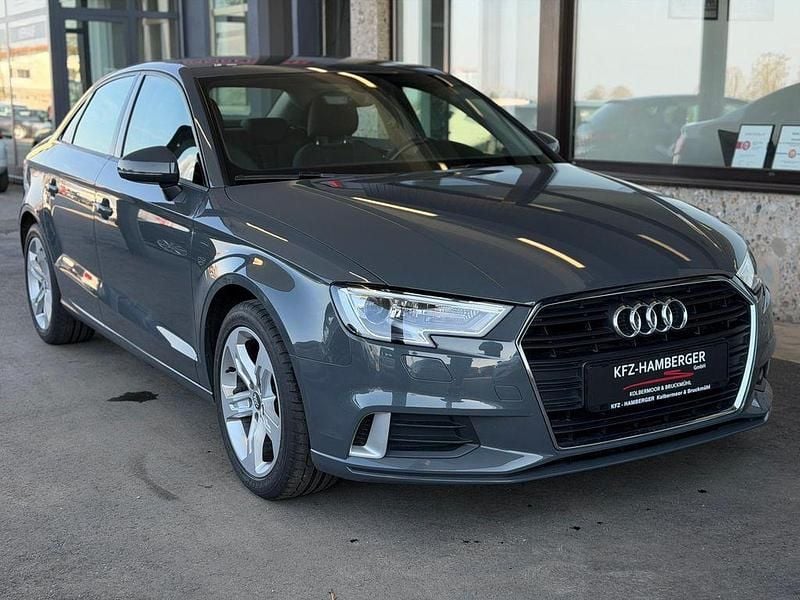 Gebraucht Audi A3 Sport 116 PS (85 kW) 2017 Grau Limousine