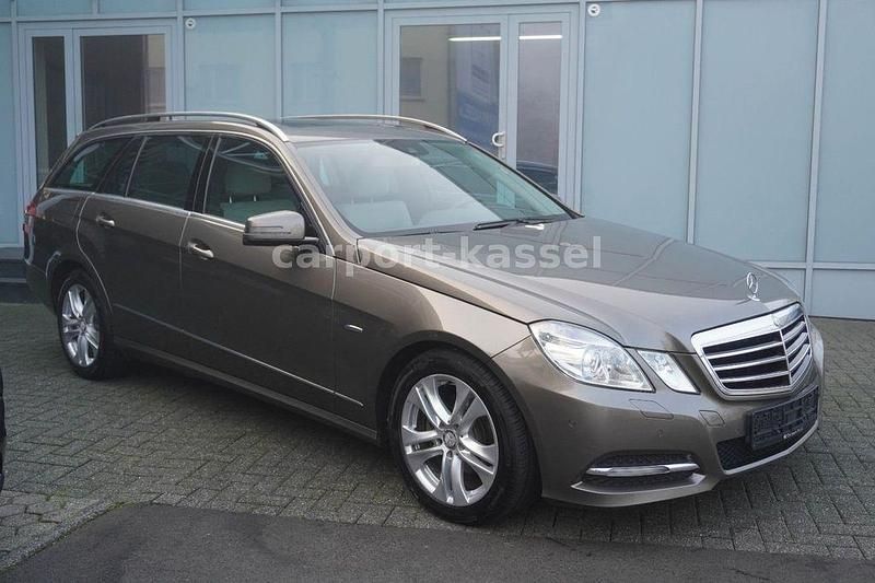 Grau Gebraucht 2011 Mercedes E220 Avantgarde Limousine | 7.999 € (Guter Preis) - Bild 1/4