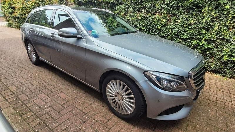 Silber Gebraucht 2015 Mercedes C250 Exclusive Limousine | 16.750 € (Superpreis) - Bild 1/4