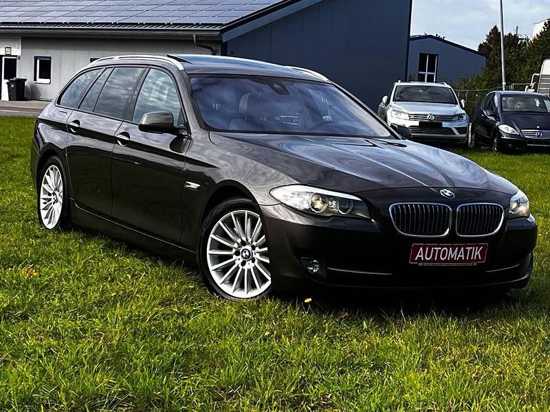 Braun Gebraucht 2013 BMW 530 Comfort Edition Kombi | 11.999 € (Guter Preis) - Bild 1/4