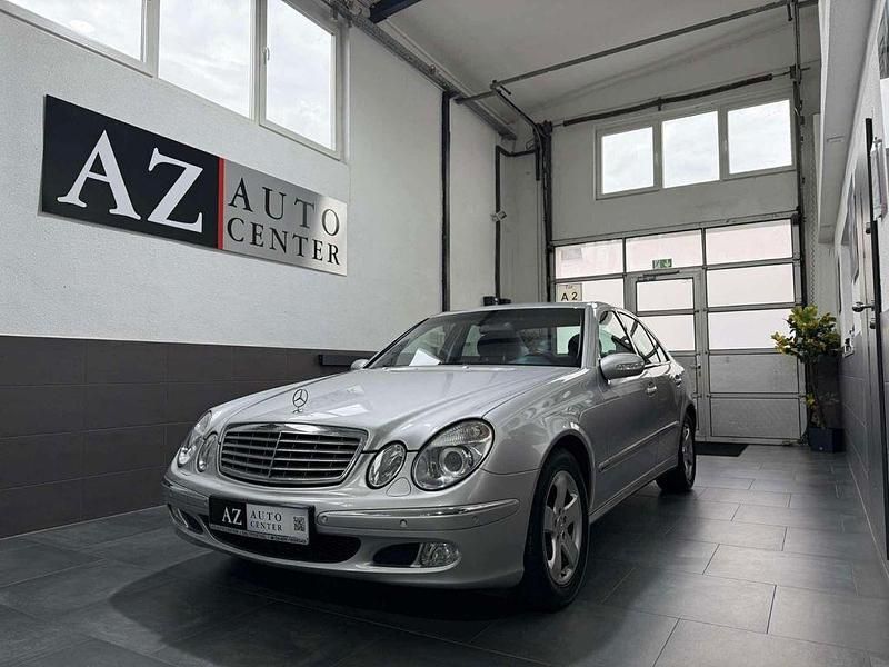 Silber Gebraucht 2004 Mercedes E240 Elegance Limousine | 8.750 € (Teuer) - Bild 1/4