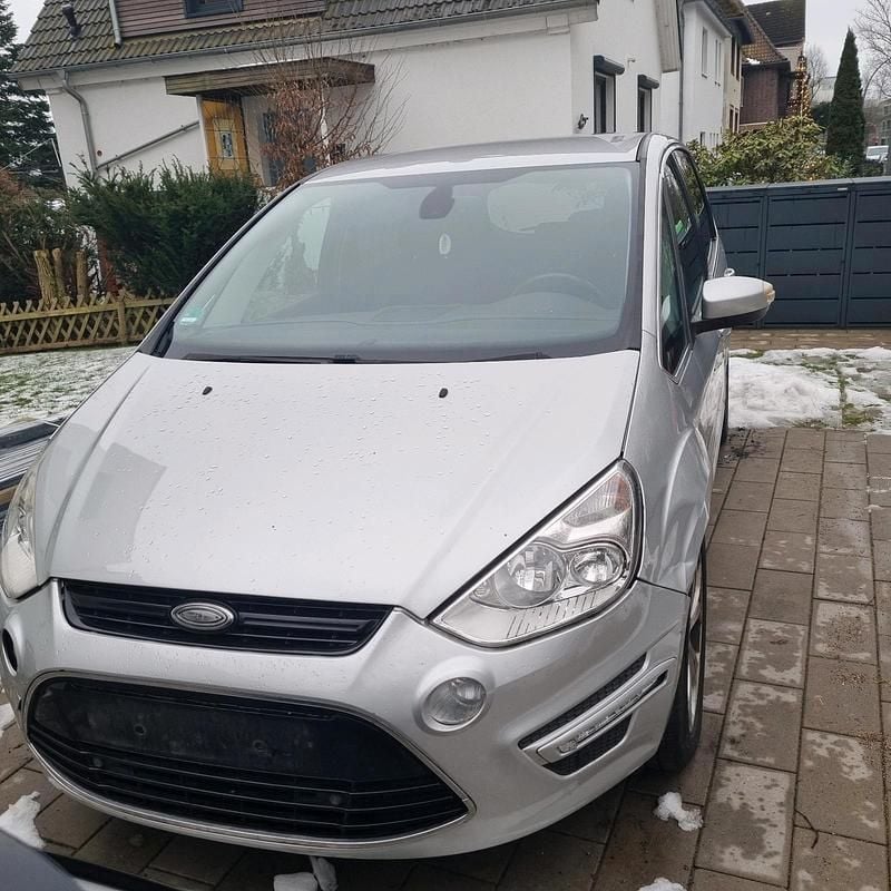 Silber Gebraucht 2012 Ford S-MAX S Van / Kleinbus | 5.950 € (Superpreis) - Bild 1/4