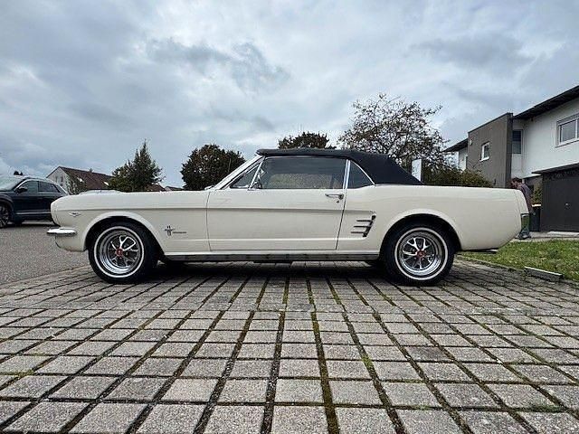 Weiß Gebraucht 1966 Ford Mustang Cabrio | 36.500 € - Bild 1/4
