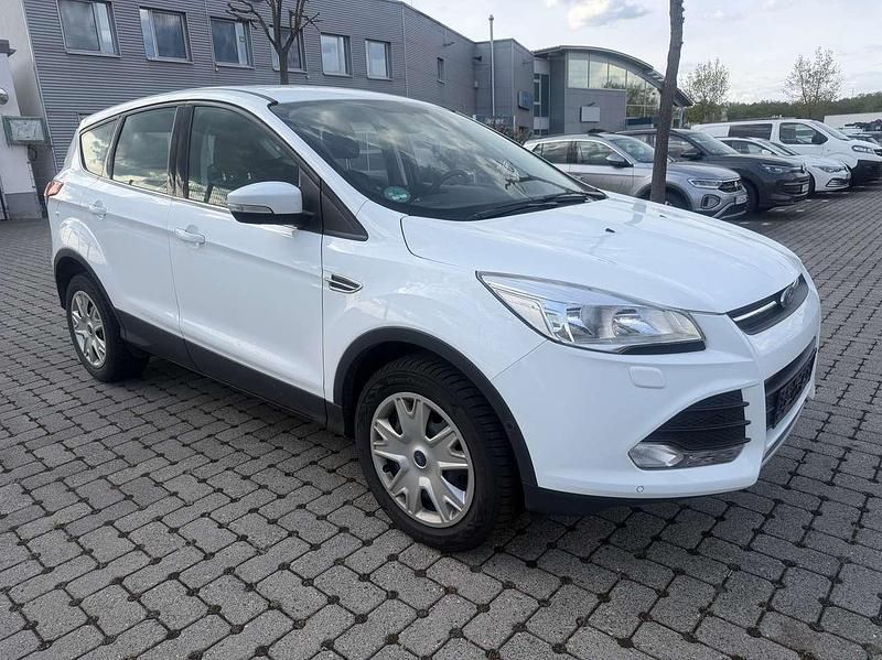 Gebraucht Ford Kuga Trend 150 PS (110 kW) 2016 Frostweiß SUV