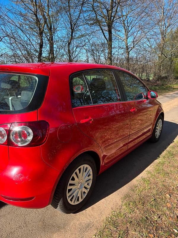 Second-hand VW Golf VI 80 CP (58 kW) 2010 Roșu Hatchback