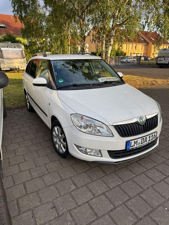 Weiß Gebraucht 2012 Skoda Fabia Ambition Kombi | 5.500 € (Fairer Preis) - Bild 1/4