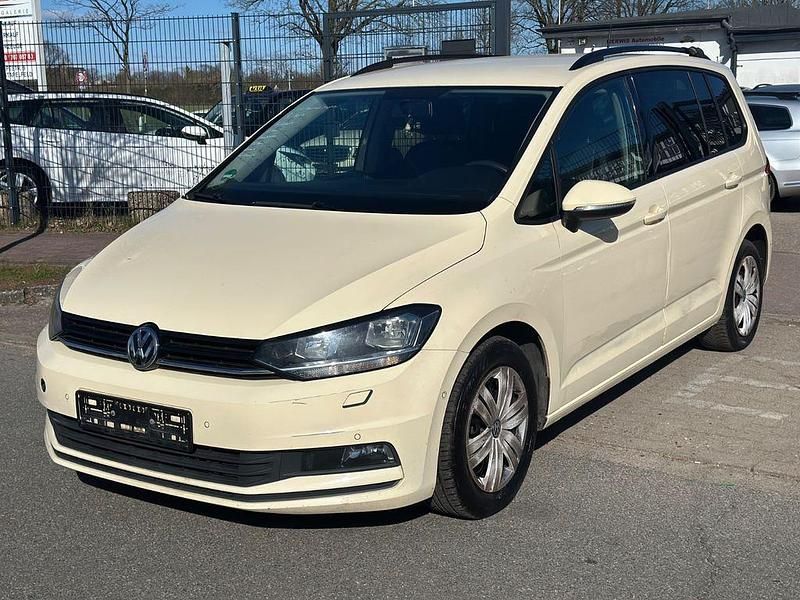 Beige Gebraucht 2019 VW Touran Van / Kleinbus | 5.900 € - Bild 1/4