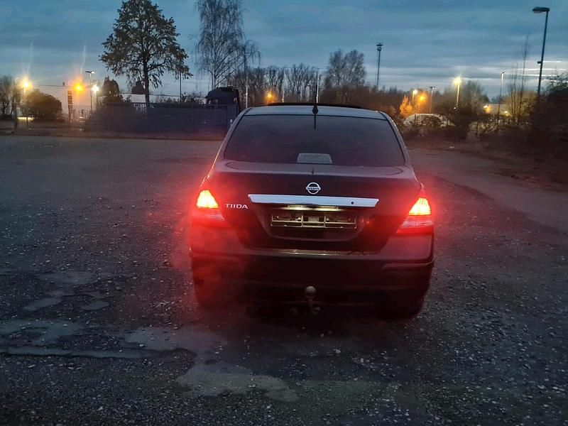 Gebraucht Nissan Tiida 127 PS (93 kW) 2008 Schwarz Limousine