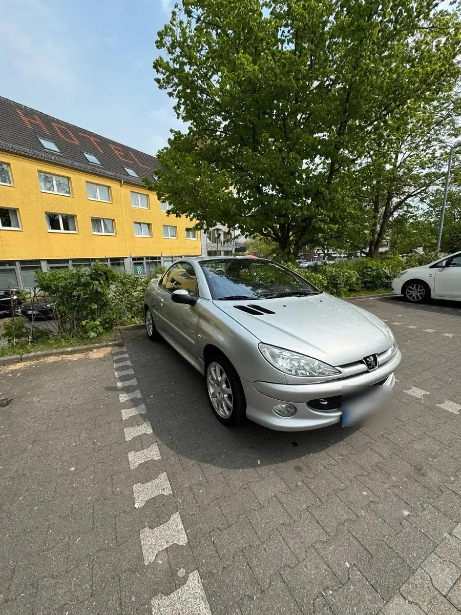Gebraucht Peugeot 206 CC 113 PS (83 kW) 2005 Silber Cabrio