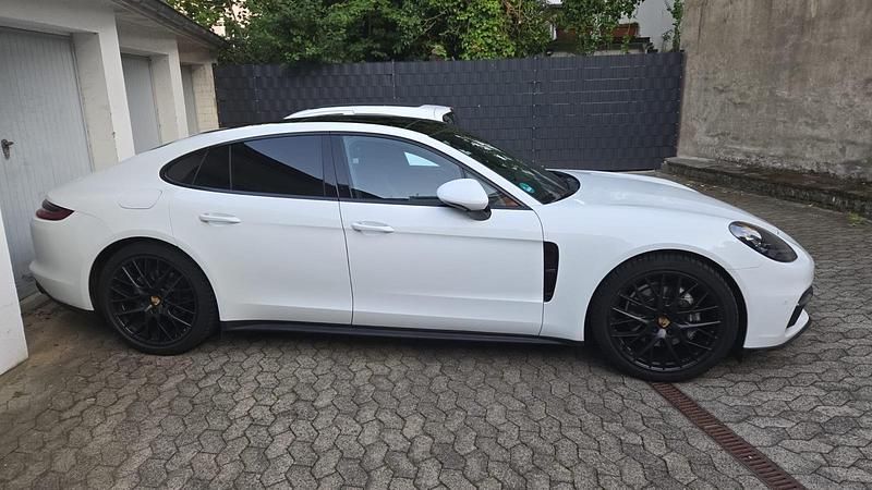 Weiß Gebraucht 2018 Porsche Panamera Limousine | 63.000 € (Fairer Preis) - Bild 1/4