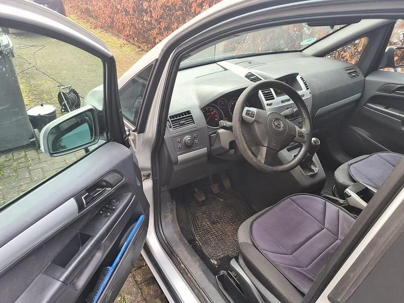 Gebraucht Opel Zafira 140 PS (102 kW) 2009 Silber Van / Kleinbus