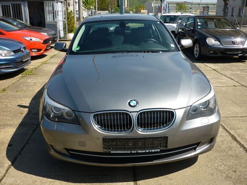 Gebraucht BMW 523 Lifestyle 190 PS (139 kW) 2008 Grau Limousine