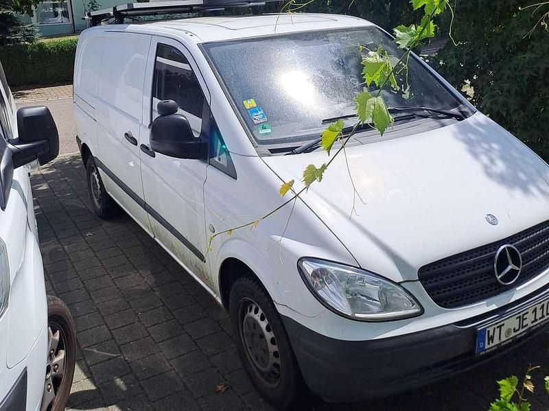 Weiß Gebraucht 2008 Mercedes Vito Van / Kleinbus | 9.500 € (Teuer) - Bild 1/4