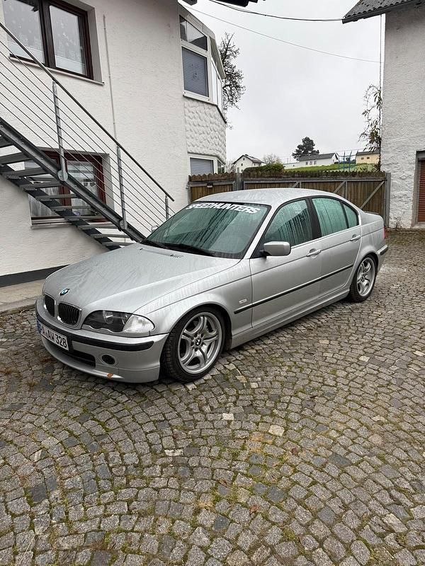 Silber Gebraucht 2001 BMW 325 M Sport Limousine | 6.800 € (Fairer Preis) - Bild 1/4