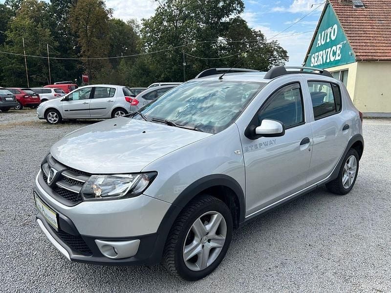 Grau Gebraucht 2015 Dacia Sandero Stepway Kleinwagen | 7.490 € (Fairer Preis) - Bild 1/4