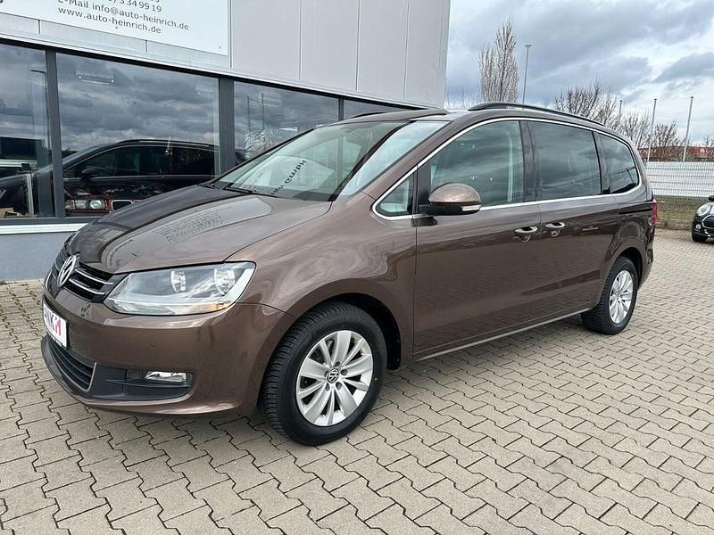 Gebraucht VW Sharan Comfortline 150 PS (110 kW) 2012 Braun Van / Kleinbus