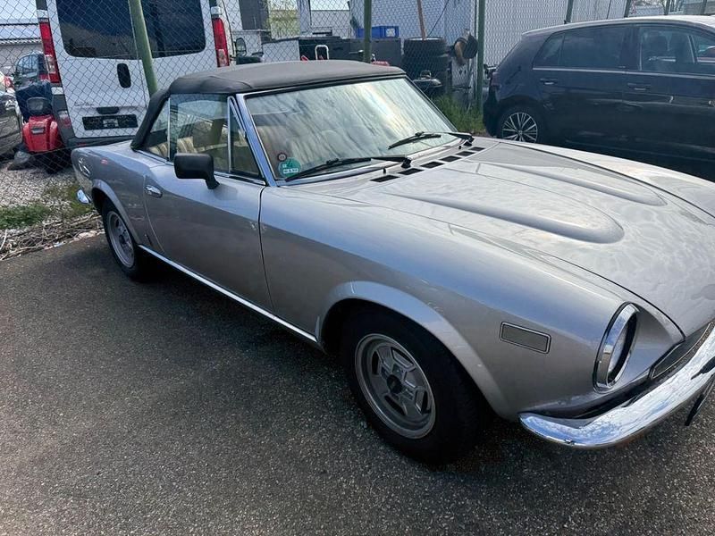 Gebraucht Fiat 124 105 PS (77 kW) 1982 Silber Cabrio