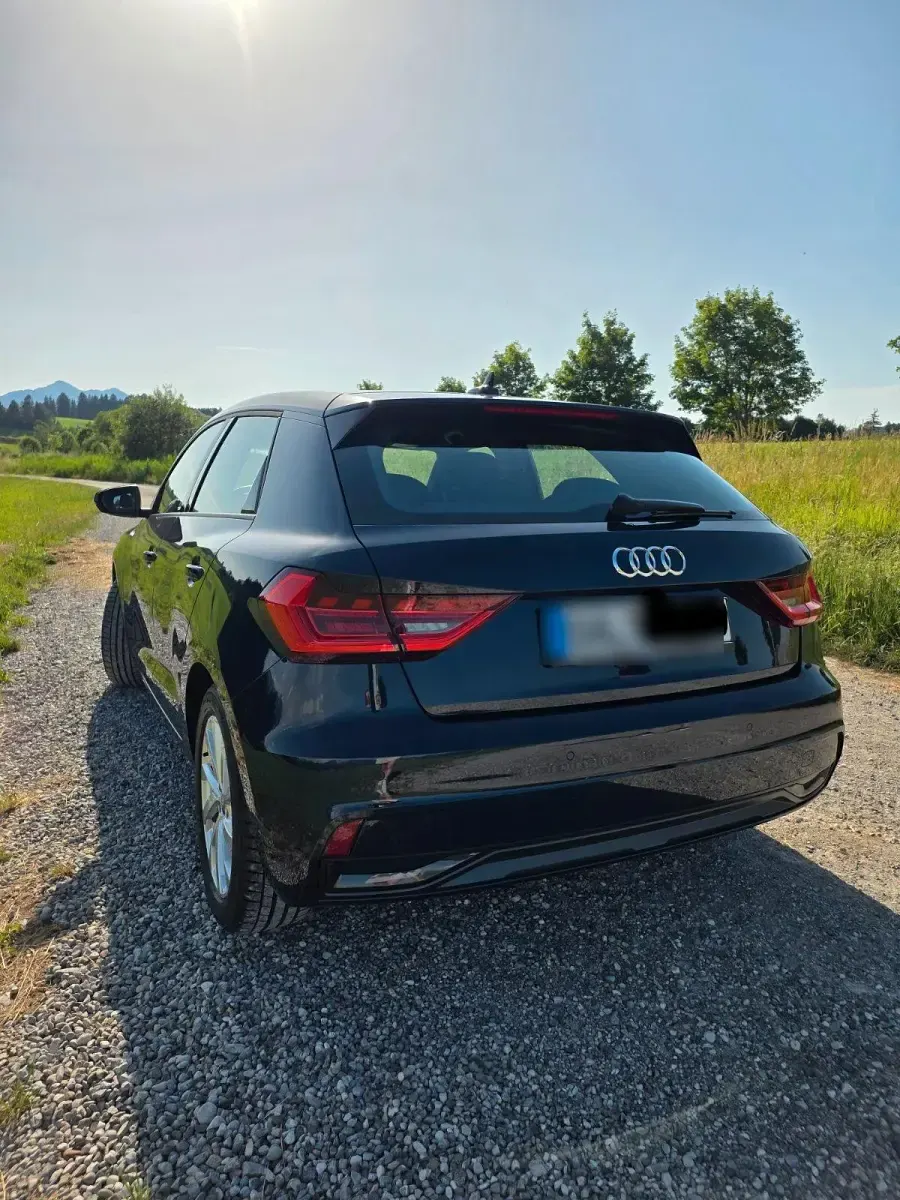 Gebraucht Audi A1 Advanced 95 PS (69 kW) 2022 Blau SUV