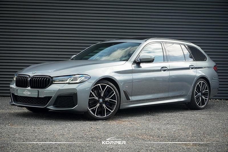 Grau Gebraucht 2021 BMW 530 Executive Kombi | 32.557 € - Bild 1/4
