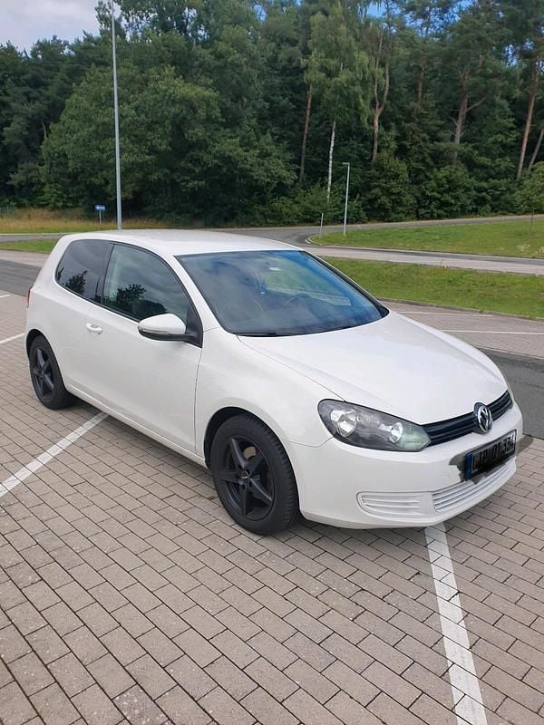 Gebraucht VW Golf VI 80 PS (58 kW) 2010 Weiß Kleinwagen