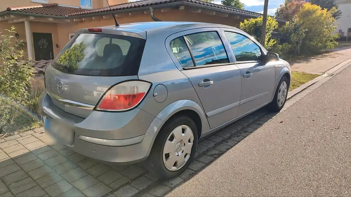 Gebraucht Opel Astra 90 PS (66 kW) 2005 Grau Limousine