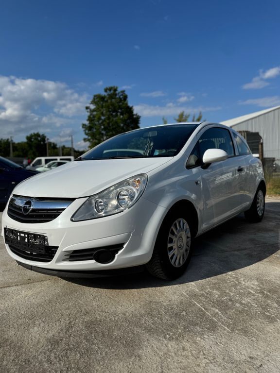 Weiß Gebraucht 2010 Opel Corsa Selection Kleinwagen | 2.200 € (Guter Preis) - Bild 1/4